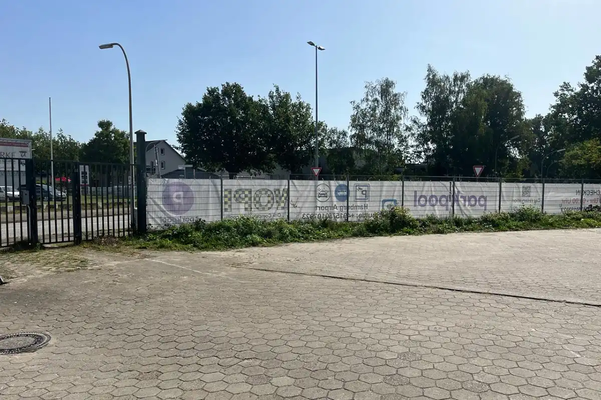 Shuttleservice Norderstedt - Parkflächen mit Zaun